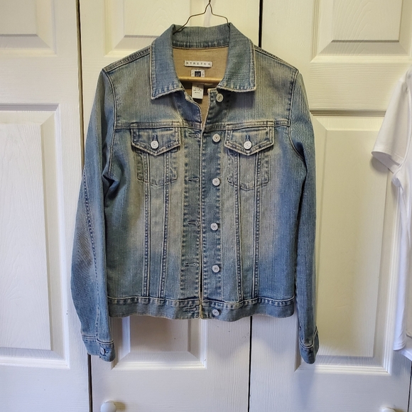 Gap Denim Jacket EUC!! Size Medium - Picture 2 of 13
